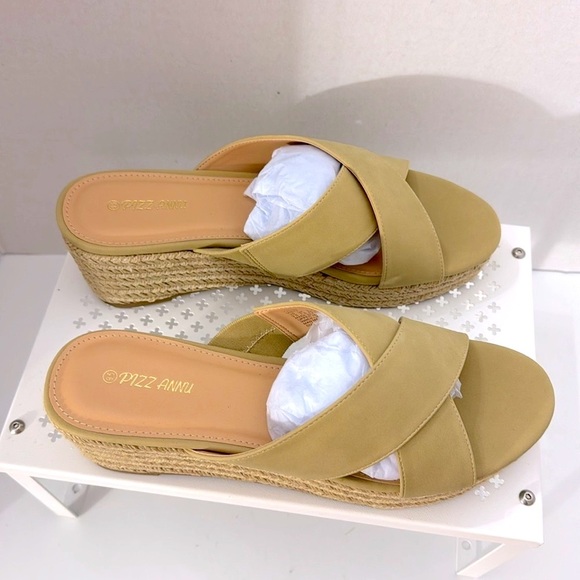 PizzAnnu Shoes - Pizz Annu Women's Tan 2.5” Wedge Heels Sandals Size 10 Slip On